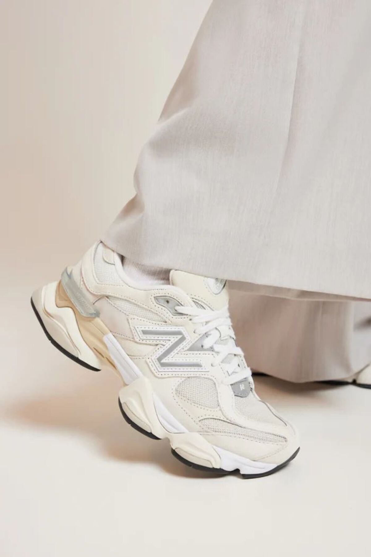 New Balance 9060 Unisex Lifestyle Sneaker U9060WHT